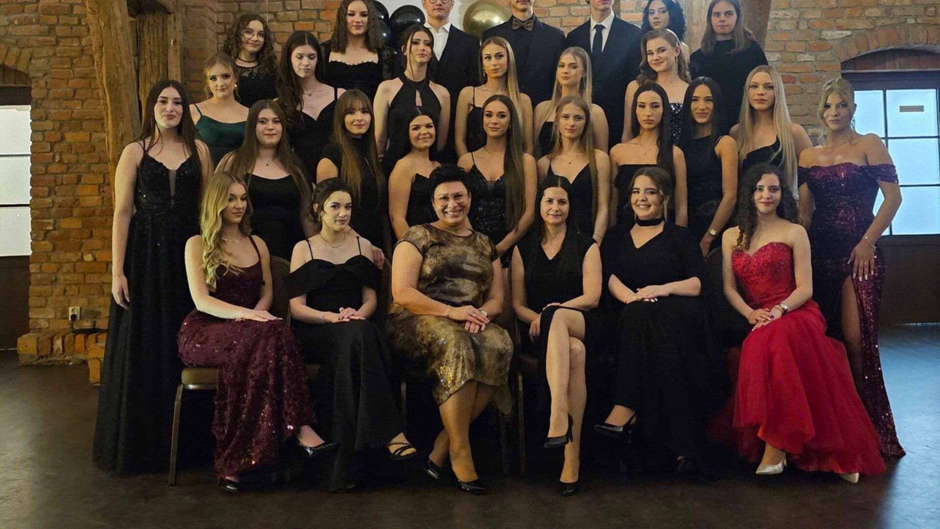 klasa 4 z wychowawczynią i dyrektor