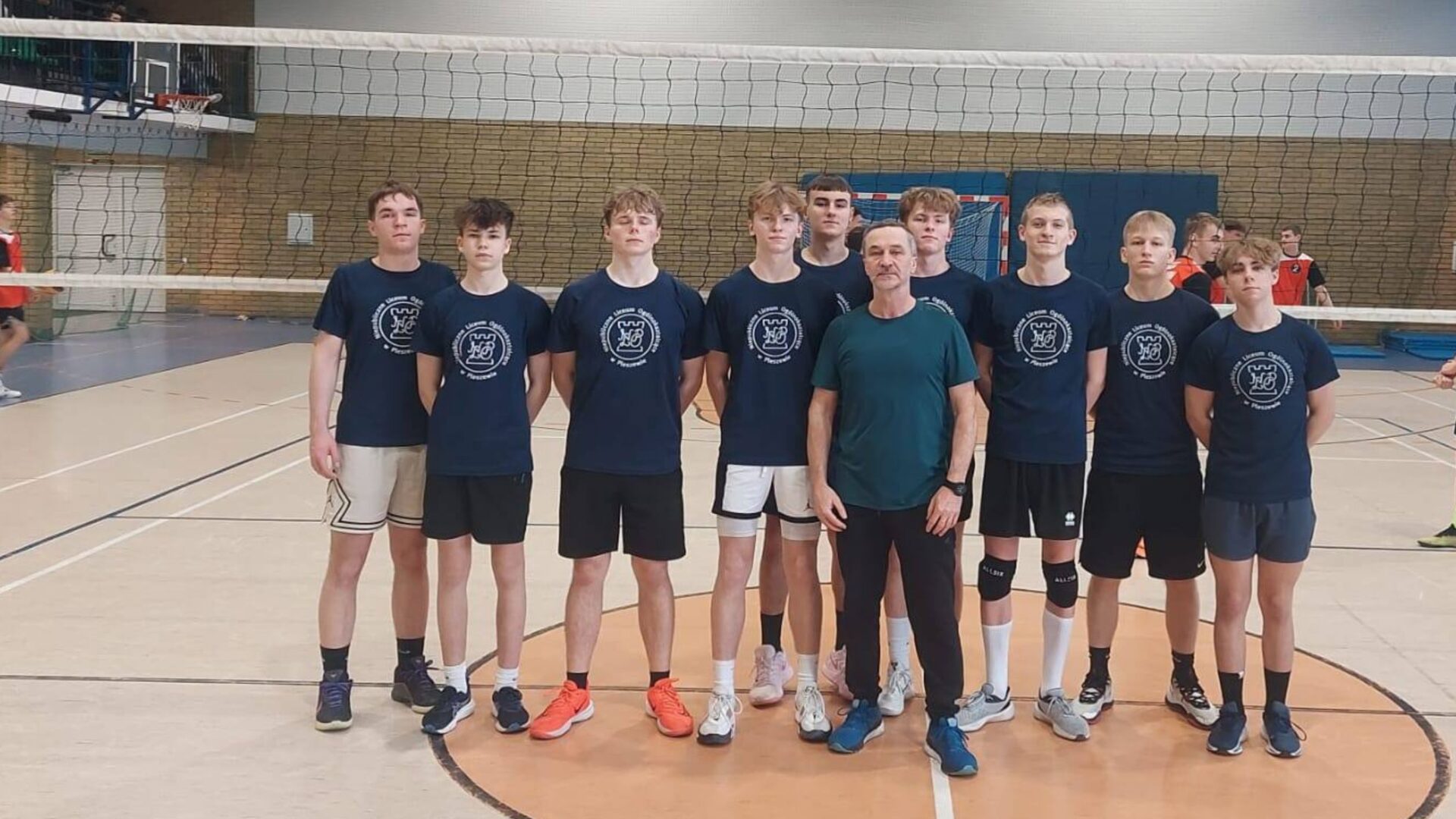 reprezentacja szkoły z nauczycielem