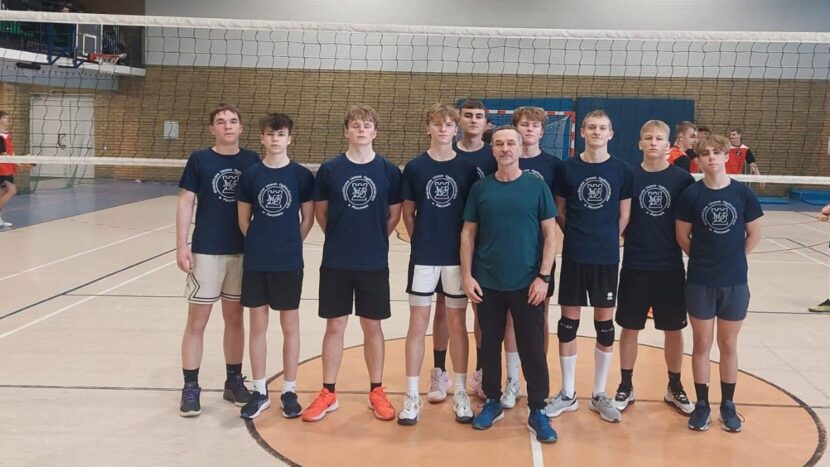 reprezentacja szkoły z nauczycielem